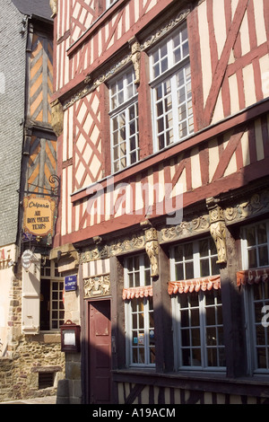 Ristorante pancake, casa in legno e muratura, Rennes, Brittany, Francia Foto Stock