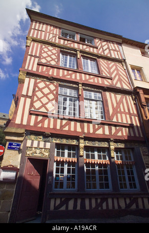 Ristorante pancake, casa in legno e muratura, Rennes, Brittany, Francia Foto Stock