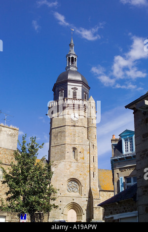 Torre Campanaria di 'Saint-Jean' chiesa, Lamballe, Bretagna Francia Foto Stock