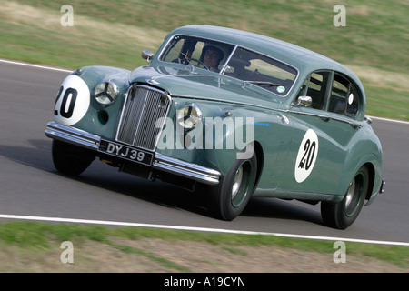 1954 Jaguar Mk VII durante la St Marys Trophy gara a Goodwood, Sussex, Inghilterra. Foto Stock