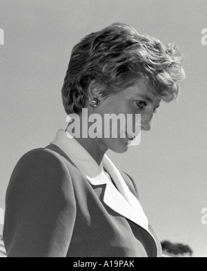 Ritratto B/N di Diana, Principessa del Galles durante il suo viaggio di campo 1993 in Zimbabwe, Africa Foto Stock