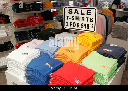 Miami Florida,Bayside Marketplace,vendita magliette,souvenir,colori,vendita abbigliamento,accessori,FL061208008 Foto Stock