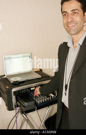 Miami Florida,matrimonio,evento,matrimonio,casa,casa case casa case residenza,residenza,cortile,testimone di Geova,Immig etnico latino ispanico latino latino latino latino Foto Stock