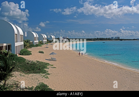 Anguilla beach acqua matura spiaggia deserta Covecastles resort idilliaco iconica spiaggia caraibica di scena sul Shoal Bay West Beach Foto Stock