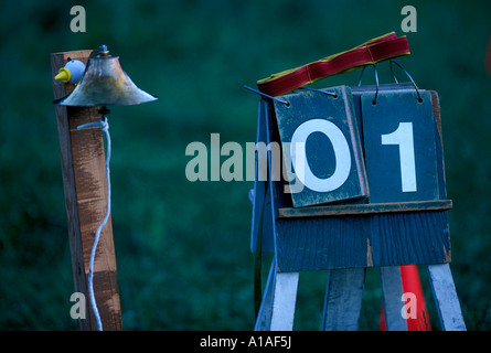 Stati Uniti d'America, Washington, Seattle, contagiri al traguardo di mountain bike race a Des Moines Creek Park Foto Stock