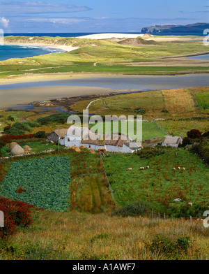 L'irlanda County Donegal, paesaggio rurale con la vecchia casa rurale in Irlanda del nord ovest selvaggio modo Atlantic Coast Foto Stock