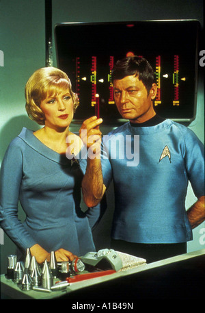 Star Trek Anno 1966 1969 Direttore David Alexander Robert Butler togliere Kelley Dr Leonard McCoy ossa Foto Stock