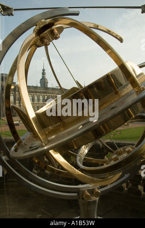 Dispositivo astronomico presso il Palazzo Zwinger nella città di Dresda capitale della parte orientale dello stato tedesco della Sassonia in Germania Foto Stock