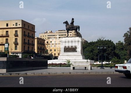 La statua equestre di Ibrahim Pasha si trova nella piazza Midan al Opera, il Cairo in Egitto Foto Stock