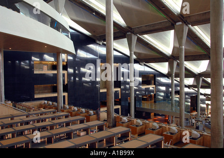Interno della Bibliotheca Alexandrina una grande biblioteca e centro culturale nella città di Alessandria d Egitto settentrionale Foto Stock