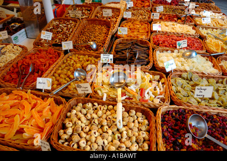 Frutta secca su un mercato in stallo in Svizzera Foto Stock