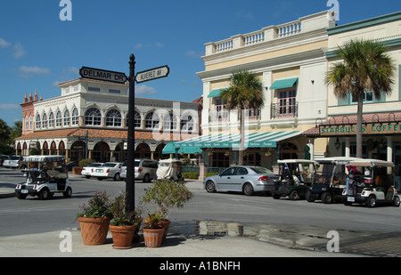 Molle di spagnolo un exculsive Retirement Village. I villaggi Lady Lake Mid Florida USA. Foto Stock