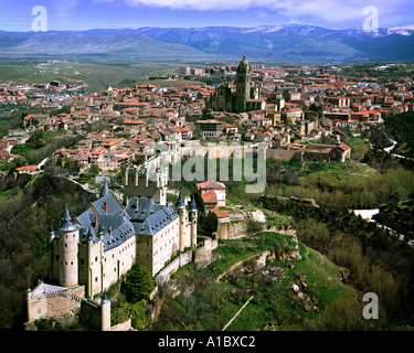 ES - Castiglia: Alkazar Castello e Cattedrale di Segovia visto dall'aria Foto Stock