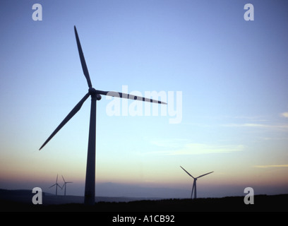 Una vista del tramonto di turbine eoliche a Carno per centrali eoliche vicino a Newtown in Powys Wales UK Foto Stock