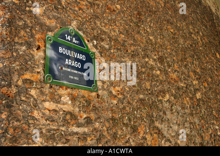 Boulevard Arago strada segno sulla parete della vecchia La Sante nella prigione di Parigi Francia Foto Stock