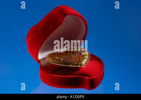 Valentino gioielli confezione regalo con un cuore interno Foto Stock