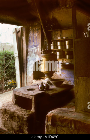 Chi tea shop samovar urna Bicchiere Bicchiere pentola all'interno di calore di rame bollire il ristoro cafe stufa fornello cook Foto Stock