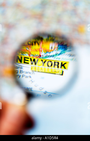 New york mappa sotto la lente di ingrandimento Foto Stock