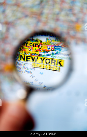 New york mappa sotto la lente di ingrandimento Foto Stock