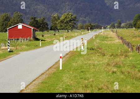 Vecchia Fattoria Palazzo vicino ghiacciaio Fox costa ovest di Isola del Sud della Nuova Zelanda Foto Stock