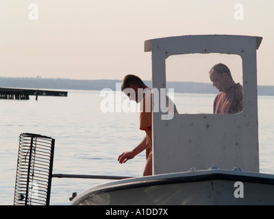 Quahoggers (shell pescatore) al lavoro su Narragaanseet bay Foto Stock