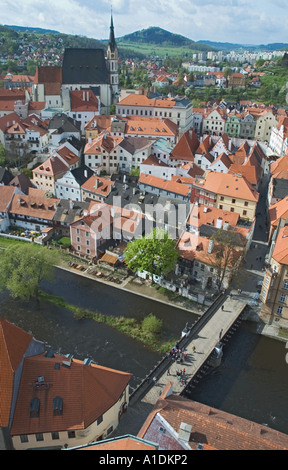 Repubblica ceca Cesky Krumlov tetto Vista dal castello di Torre del fiume Moldava Foto Stock