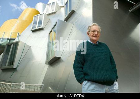 Noam Chomsky professore di linguistica al MIT Massachusetts Institute of Technology stata edificio Foto Stock