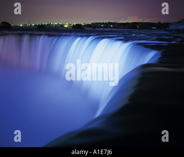 Ferro di Cavallo illuminato Cascate del Niagara Falls canadese in Canada Foto Stock