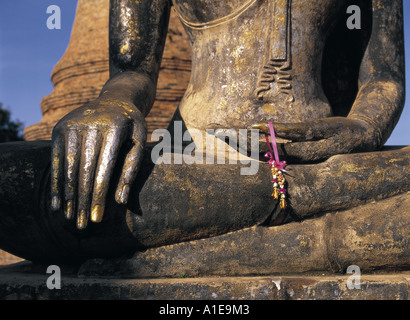 Dettaglio della statua del Buddha al Wat Mahathat in Sukothai, Thailandia Foto Stock