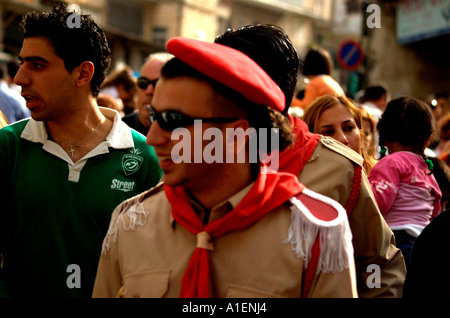 Sfilata per celebrare il Natale di hanuka alla festa del Ramadan nel quartiere di Haifa di Wadi Nisnas Foto Stock