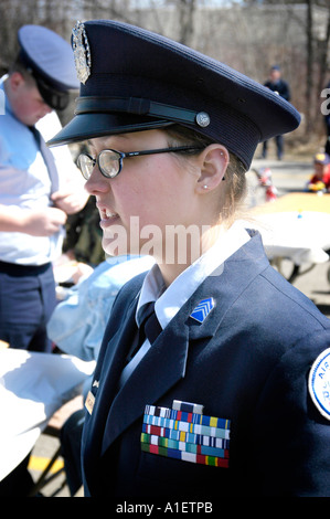 Giovani Air force cadetti di partecipare ad attività in un Memorial Day festival e sfilata Foto Stock