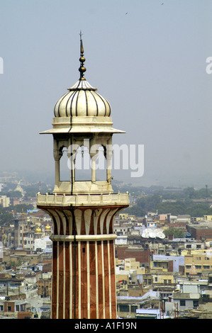 Vista della Vecchia Delhi street intorno Jama Masjid moschea minar, India, Nuova Delhi Foto Stock