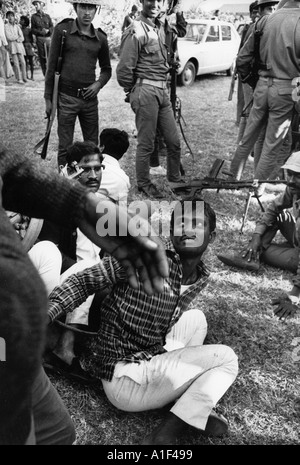 Il famigerato bayonetting di 5 giovani uomini durante il Bengala s vittoria rally Dacca Stadium Dec 18 1971 Foto Stock