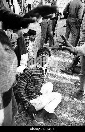 Il famigerato bayonetting di 5 giovani uomini durante il Bengala s vittoria rally Dacca Stadium Dec 18 1971 Foto Stock