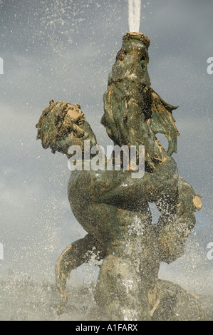 La scultura centrale di Rutelli del dio Glaucus nella Fontana delle Naiadi Fontana delle Naiadi situata in Piazza della Repubblica a Roma Italia Foto Stock