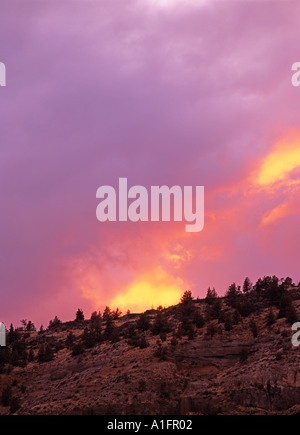 Nuvole al tramonto sul Lago di Billy Chinook Oregon Foto Stock