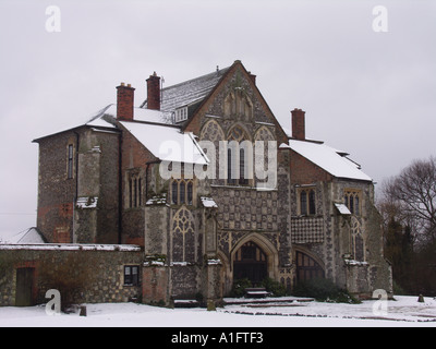 Butley Priory gatehouse in inverno Suffolk Inghilterra UK 2005 Foto Stock