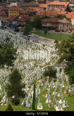 Vista su un cimitero di guerra a Sarajevo in Bosnia Erzegovina Foto Stock