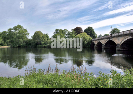 Il ponte a serpentina Hyde Park Londra Foto Stock