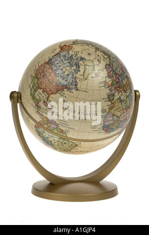 Singolo Globo mondo contro uno sfondo bianco Foto Stock