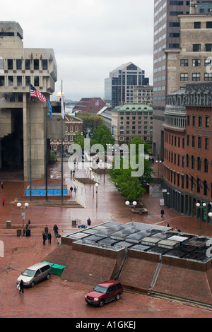 Vista della piazza centrale circondata da edifici Boston Massachusetts, STATI UNITI D'AMERICA Foto Stock