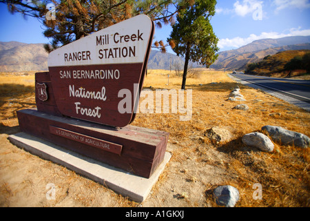 Mill Creek Ranger segno stazione San Bernardino Foresta Nazionale di San Bernardino County in California negli Stati Uniti Foto Stock