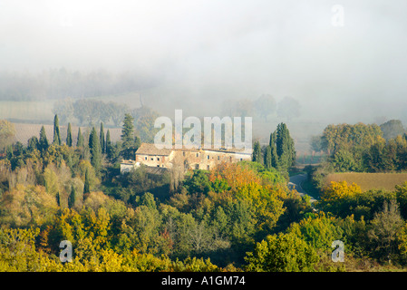 In una serie di stagioni una casa in Toscana confine umbro Foto Stock
