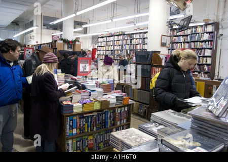 Strand Bookstore più grande nel mondo 18 miglia di libri Broadway New York New York Foto Stock