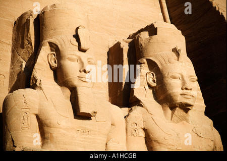 Ramses II statue nei templi di Abu Simbel Egitto Foto Stock