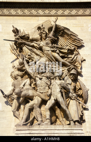 Parigi Francia Arc de Triomphe monumento sugli Champs Elysees storica pietra miliare Foto Stock