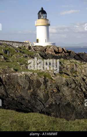 Faro bianco a Loch Indaal vicino a Port Charlotte sull'isola scozzese di Islay situato nelle Ebridi Interne Foto Stock