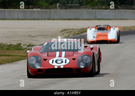 Bill Pietro gare il suo 1967 Ford GT40 Mk IV a Kohler sfida internazionale con Brian Redman 2006 Foto Stock