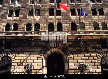 L'edificio della Federal Reserve Bank of New York nel Lower Manhattan Financial District New York City USA Banking System Foto Stock