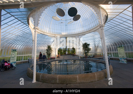 Restaurato di recente, il Palazzo Kibble glasshouse al Botanic Gardens Glasgow Scozia Scotland Foto Stock